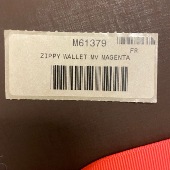 Louis Vuttion wallet w date code - Picture 8 of 13